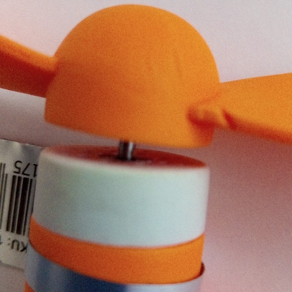 New SMART Accessories Creamsicle Orange Plug And Play Mobile Fan - Picture 6 of 9